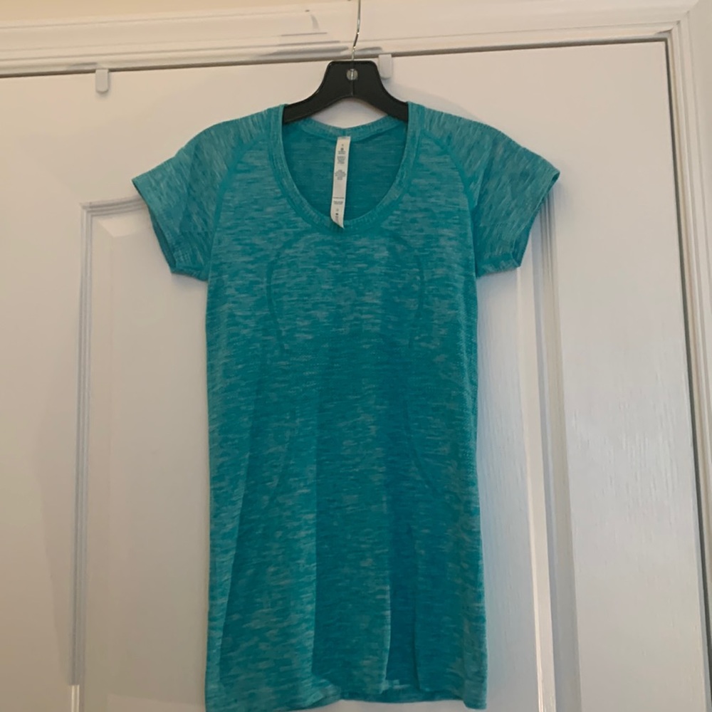 Lululemon size 6 athletic shirt